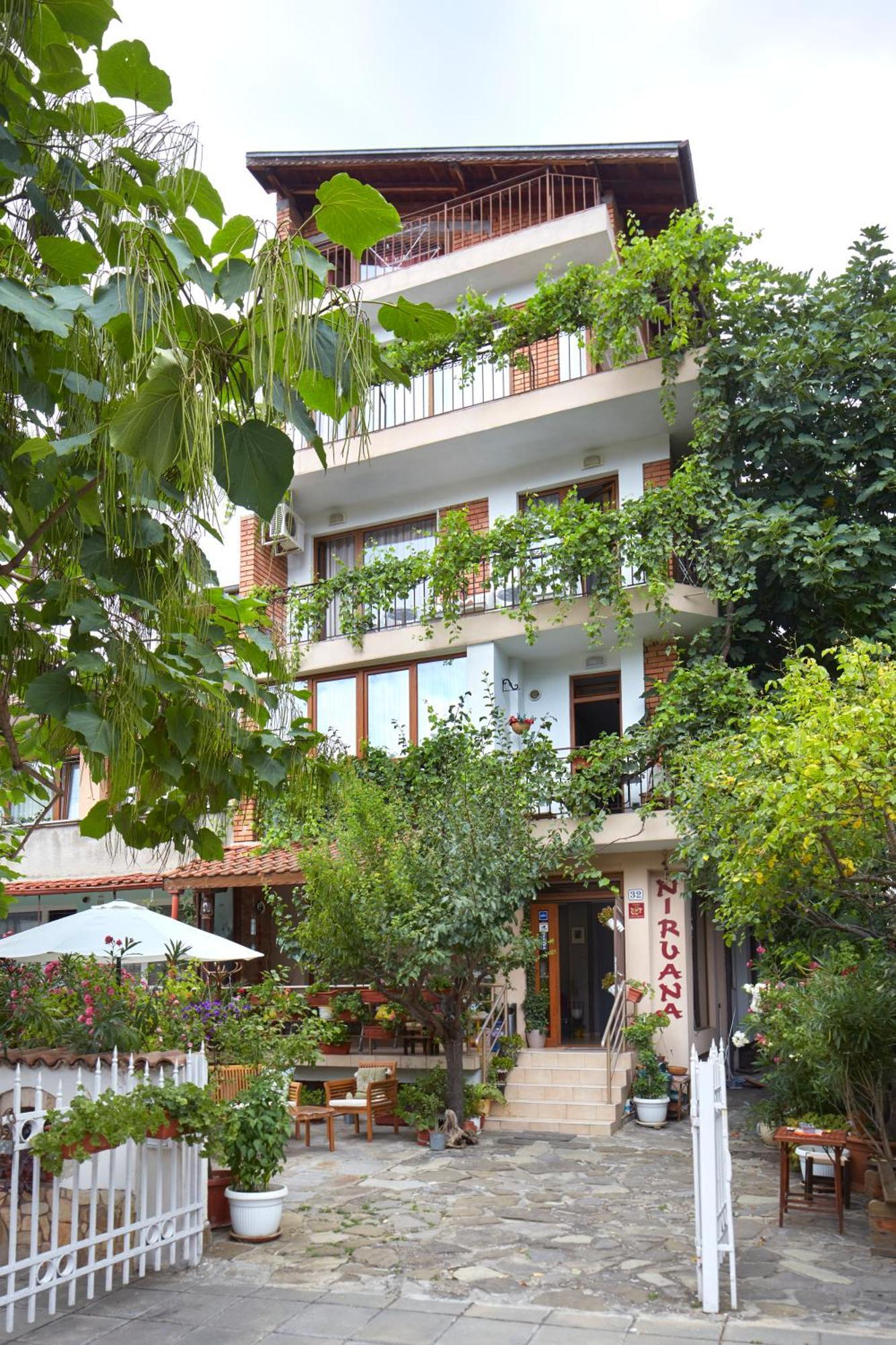 Nirvana Guest House ネセバル エクステリア 写真
