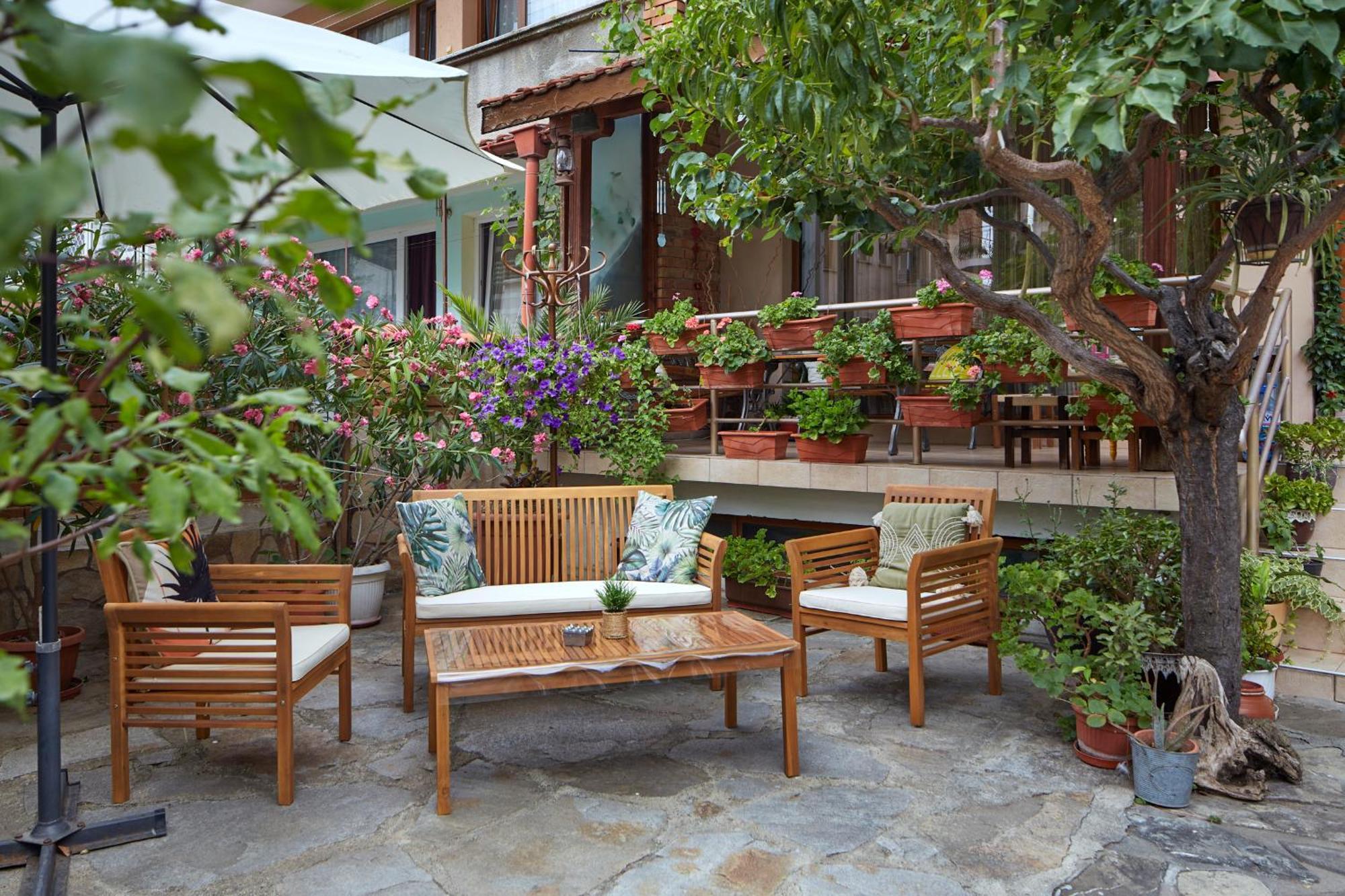 Nirvana Guest House ネセバル エクステリア 写真