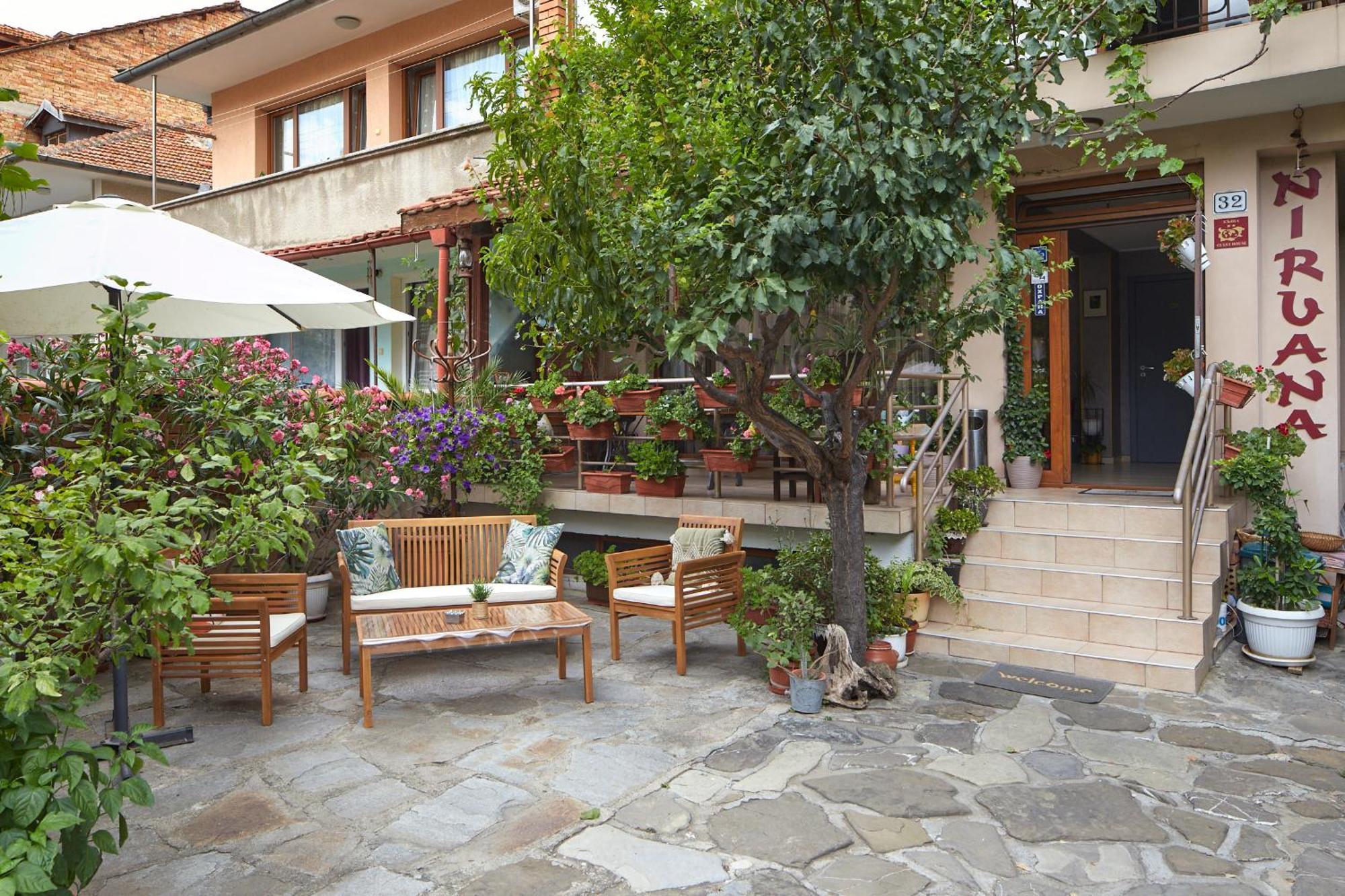 Nirvana Guest House ネセバル エクステリア 写真