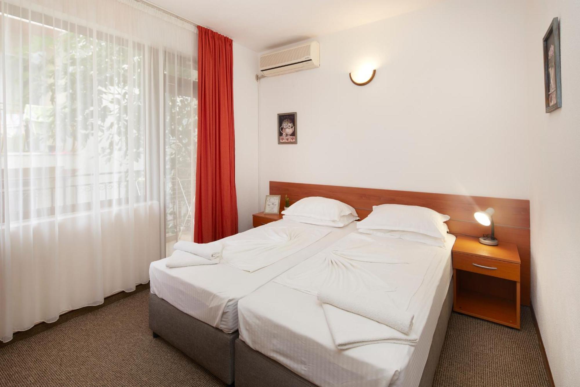 Nirvana Guest House ネセバル エクステリア 写真