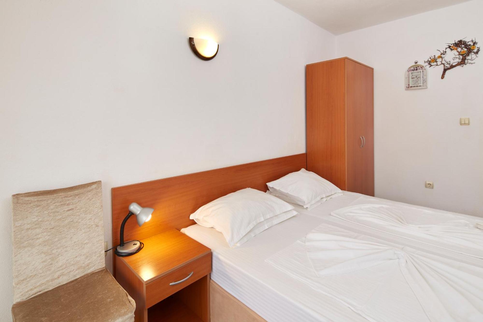Nirvana Guest House ネセバル エクステリア 写真