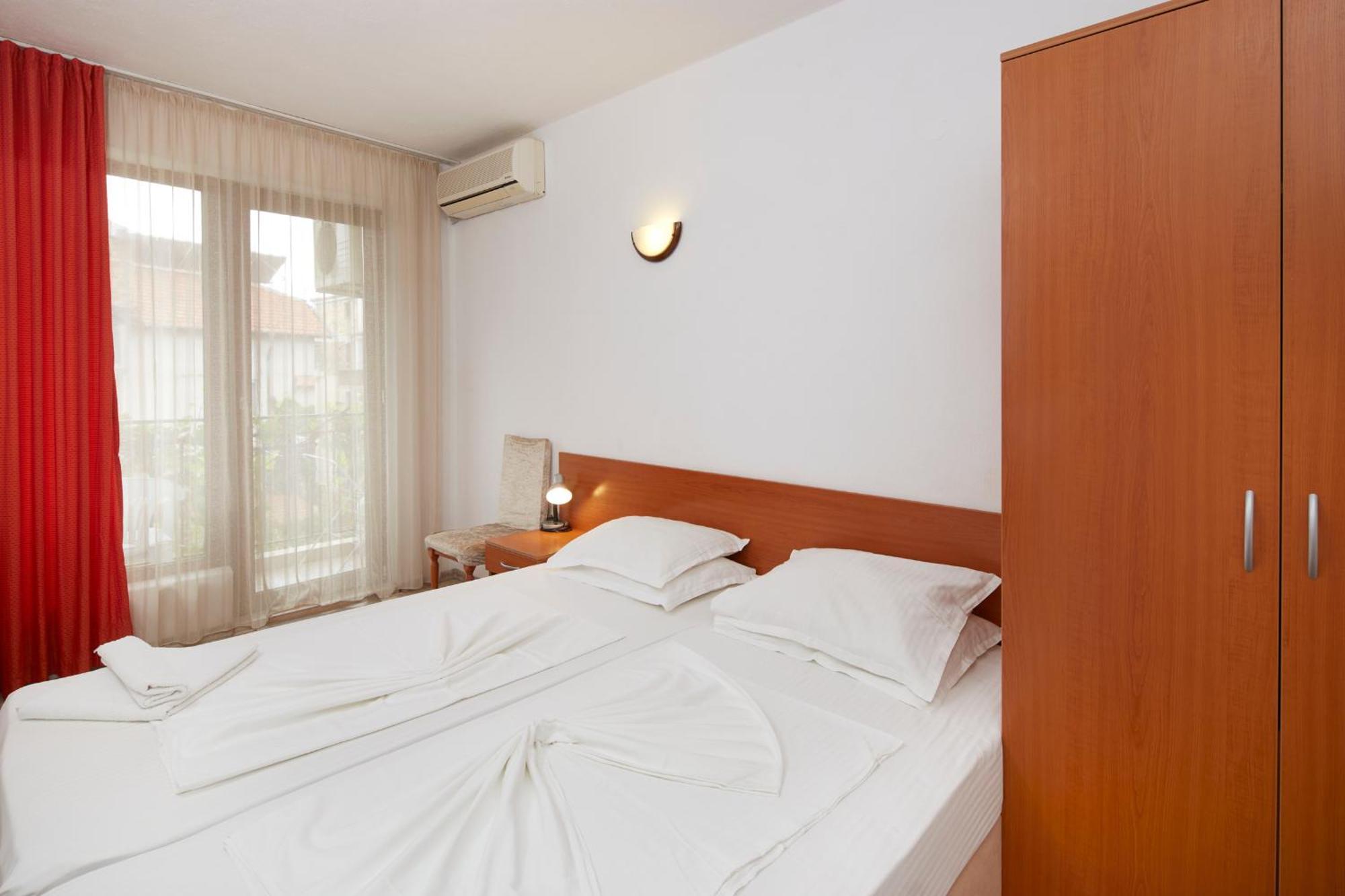 Nirvana Guest House ネセバル エクステリア 写真