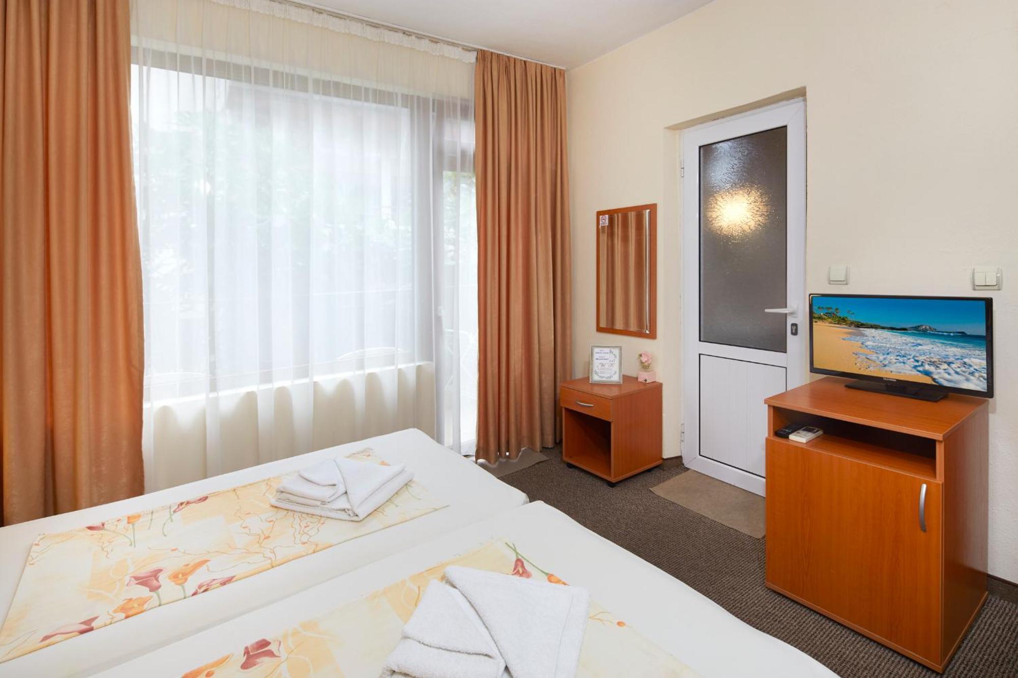 Nirvana Guest House ネセバル エクステリア 写真