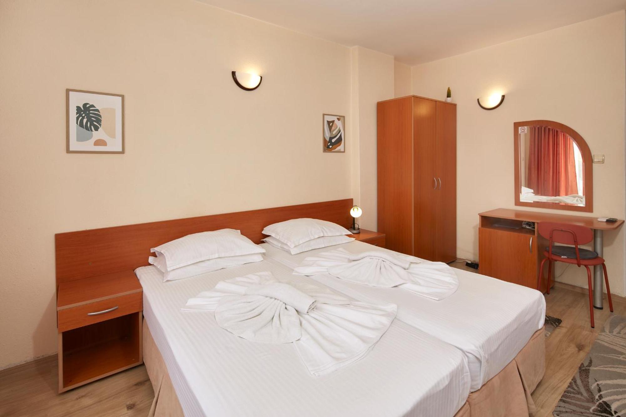 Nirvana Guest House ネセバル エクステリア 写真