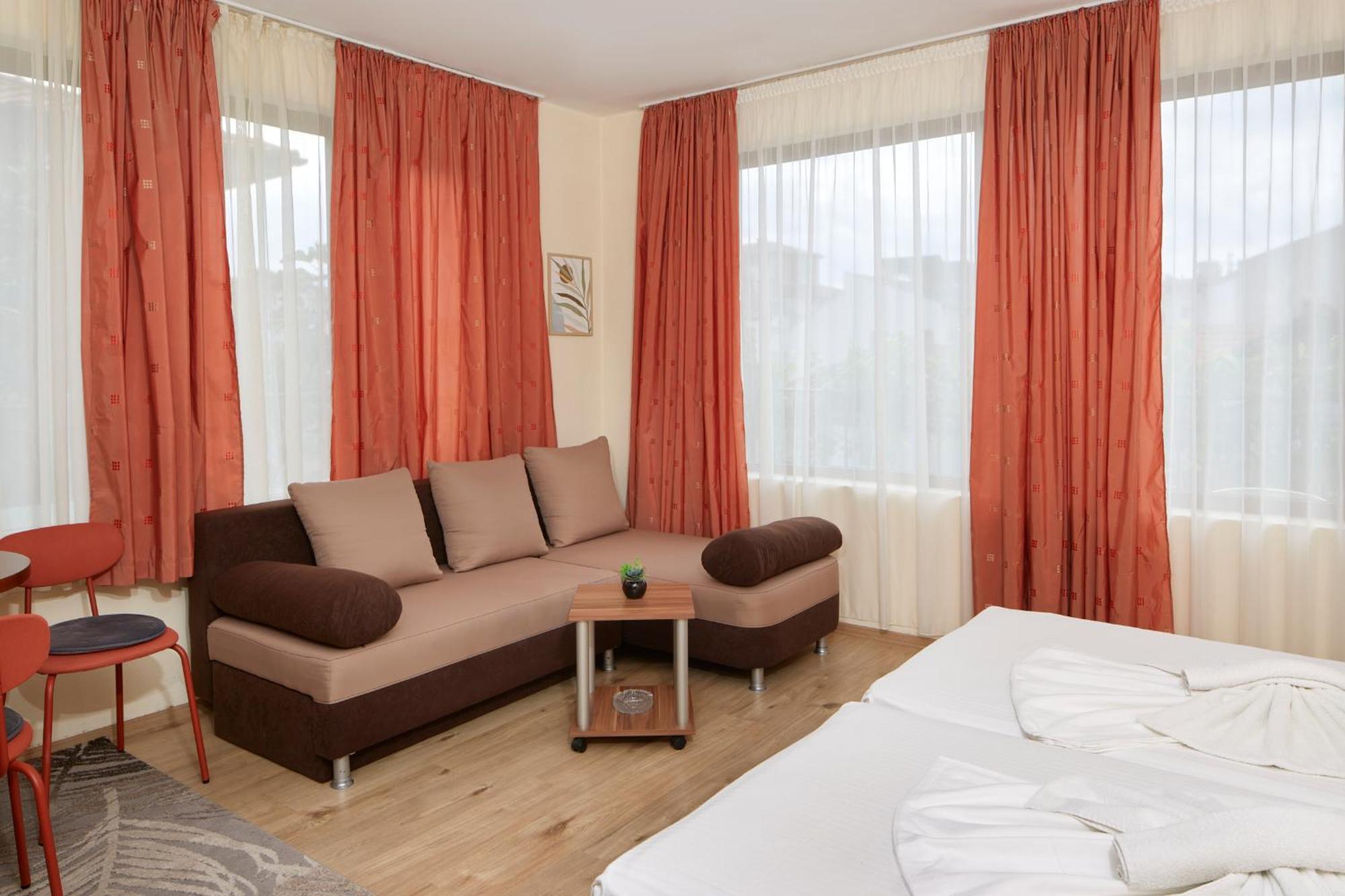 Nirvana Guest House ネセバル エクステリア 写真