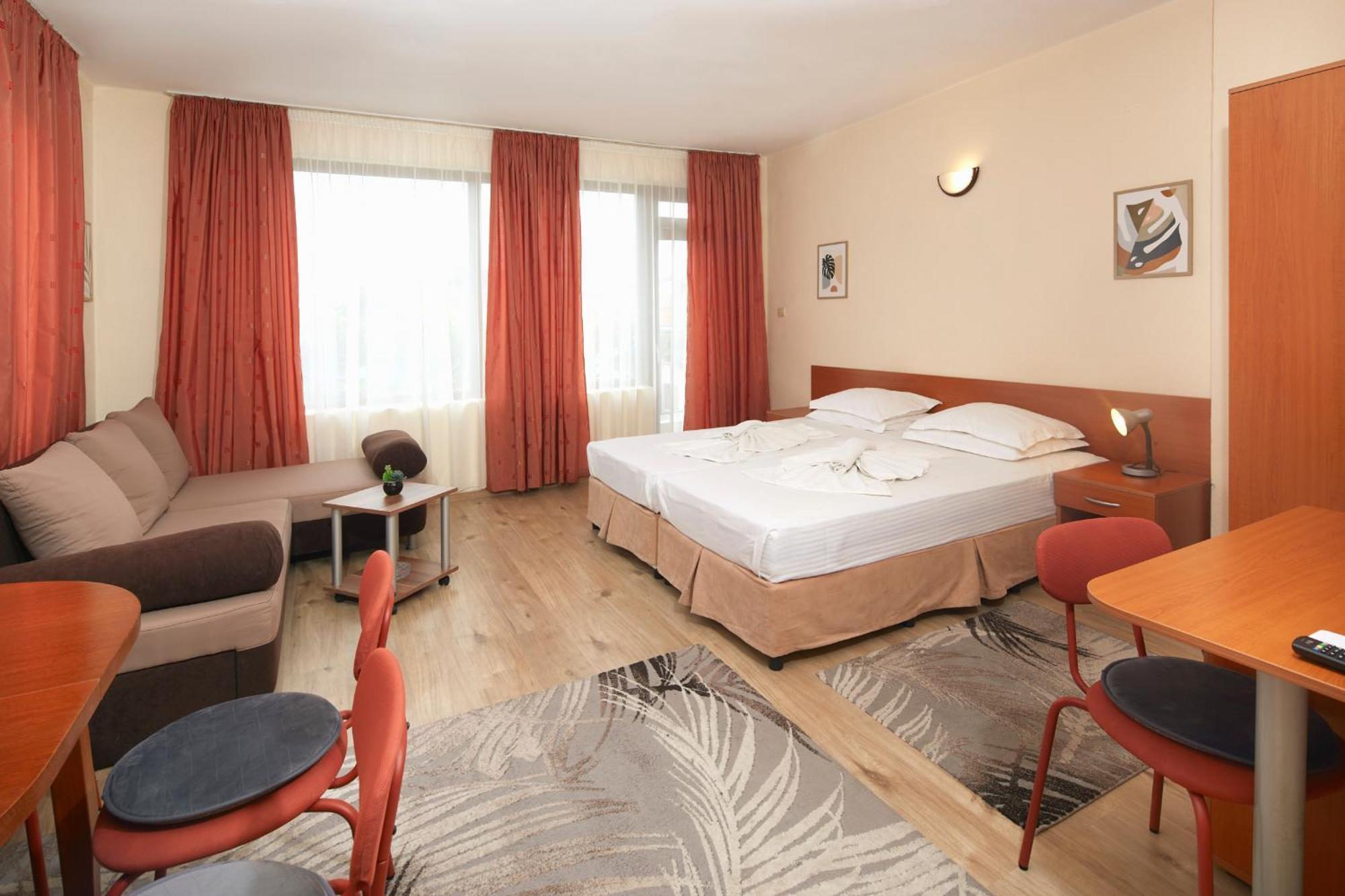 Nirvana Guest House ネセバル エクステリア 写真